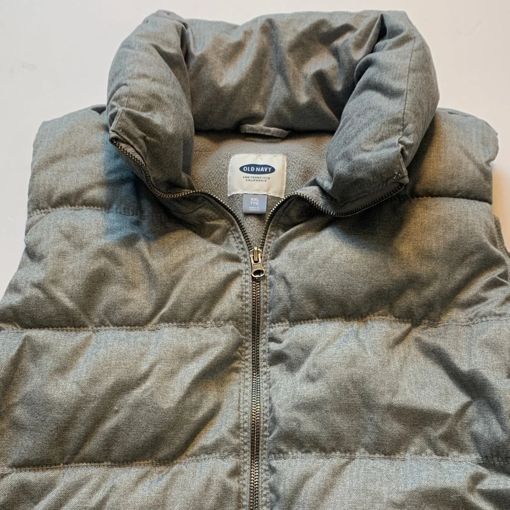 Old Navy women’s XXX grey Puffer Vest - Picture 3 of 11